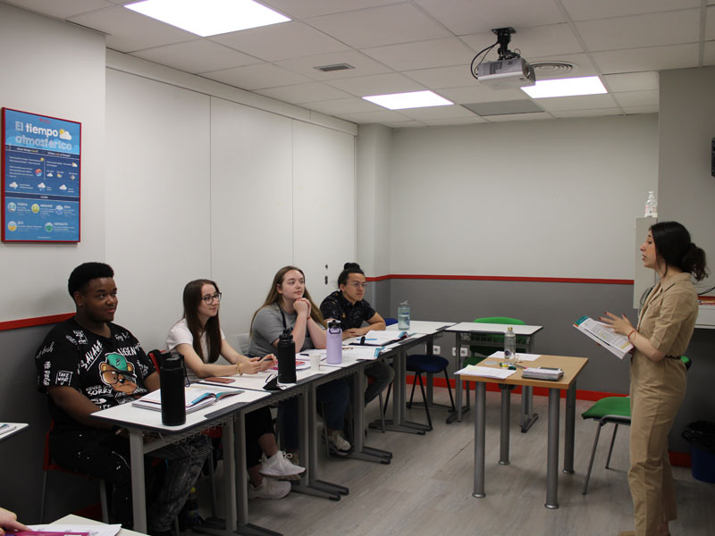 Kleingruppenunterricht in der Sprachschule, Wortschatz und Grammatik vertiefen