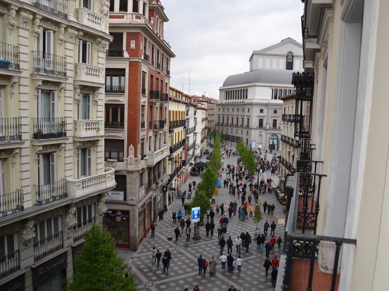 Fußgängerzone vor der Sprachschule, Stadtspaziergang in der Sprachreise und Hörverstehen üben