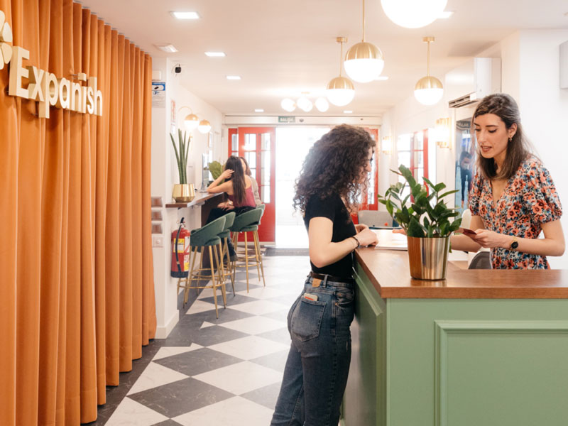 Rezeption der Schule, Einstufung und Grammatikberatung vor dem ersten Unterricht.