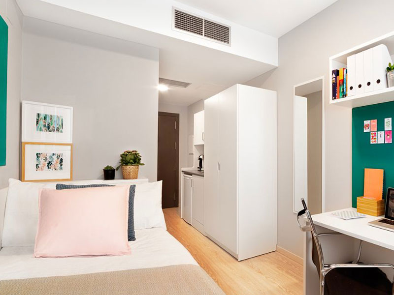 Modernes Einzelzimmer der Residenz für Sprachschüler der Sprachschule Expanish in Madrid. 