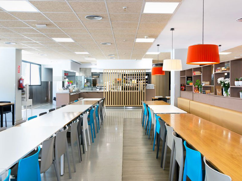 Großer Speise- und Aufenthaltsbereich der Residenz für Teilnehmer einer Sprachreise in Madrid.