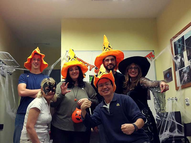 Kreative Halloween-Aktivität an der Sprachschule Estudio Sampere
