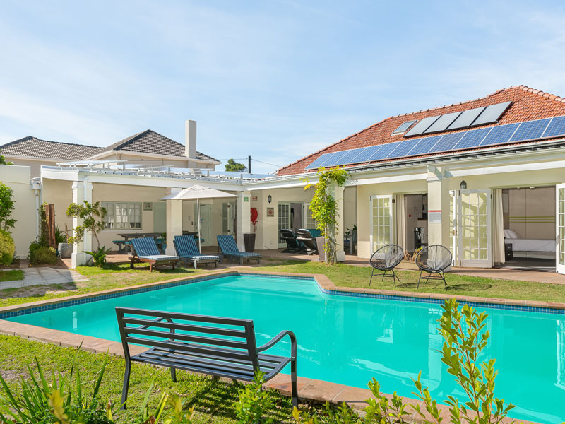 Moderna residenza della scuola di lingue a Città del Capo con piscina e giardino a Newslands