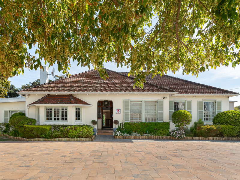 Affascinante casa della scuola di lingue a Città del Capo con giardino curato