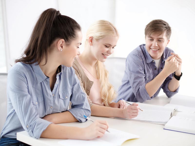 Sprachschüler beim Englischlernen an der The Language Academy in Fort Lauderdale