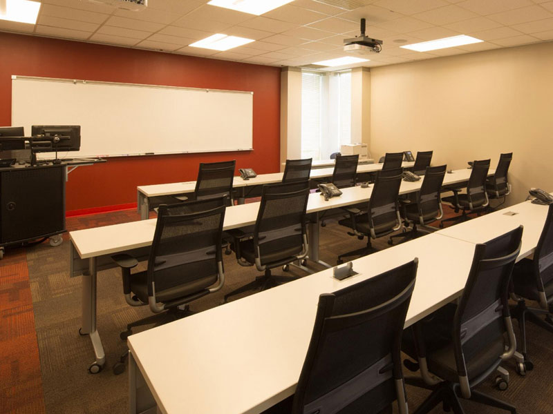 Moderner Klassenraum des TLA Miami Junior Programms.