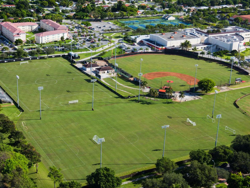 Luftaufnahme der Sportanlagen des TLA Miami Junior Programms.