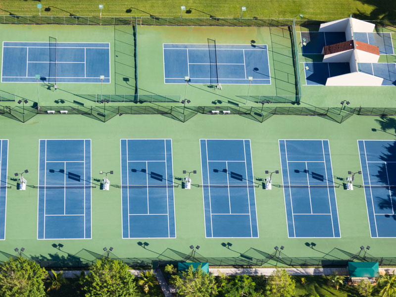 Tennisplätze auf dem Campus des TLA Miami Junior Programms.