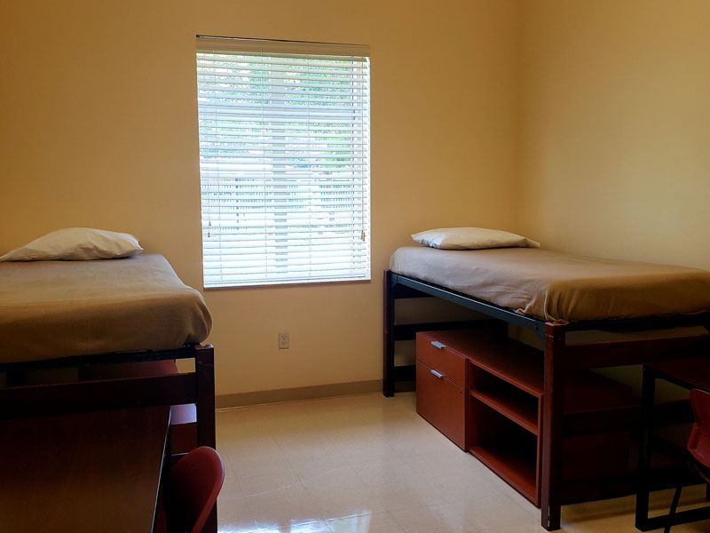 Mehrbettzimmer für Teilnehmende des TLA Miami Junior Programms.