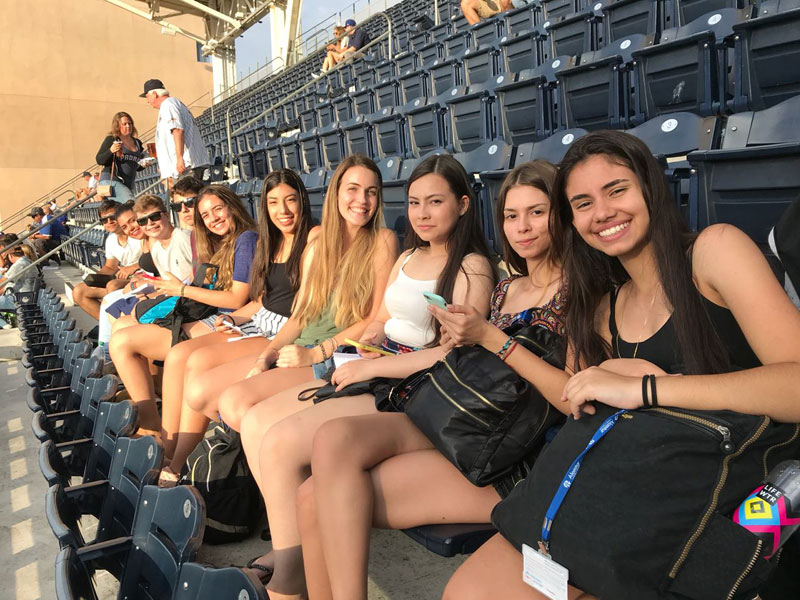 Schülergruppe des CEL Summer Camp San Diego bei einem Ausflug