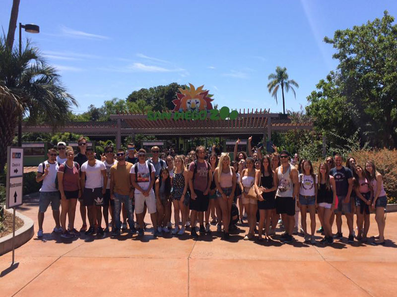 Schülergruppe des CEL Summer Camp San Diego beim Besuch des San Diego Zoo