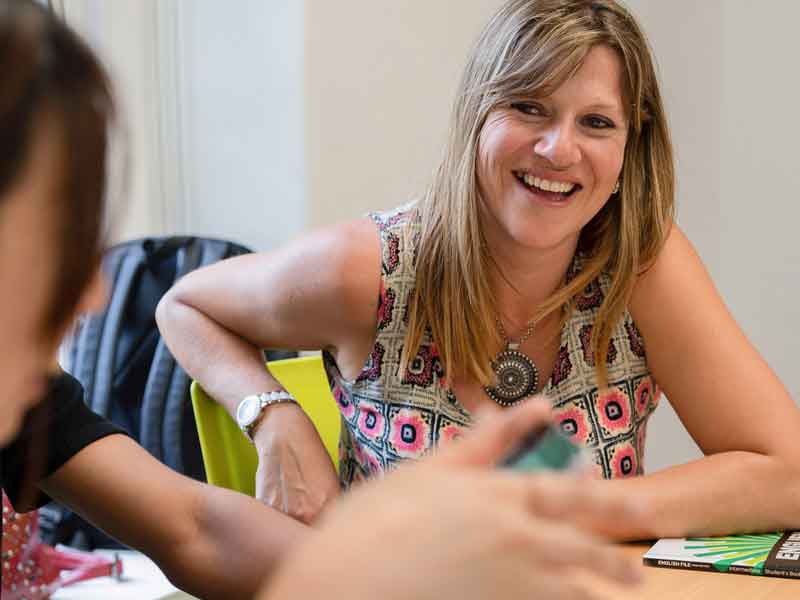 Englischunterricht in Cardiff mit Fokus auf Kommunikation und Sprechtraining