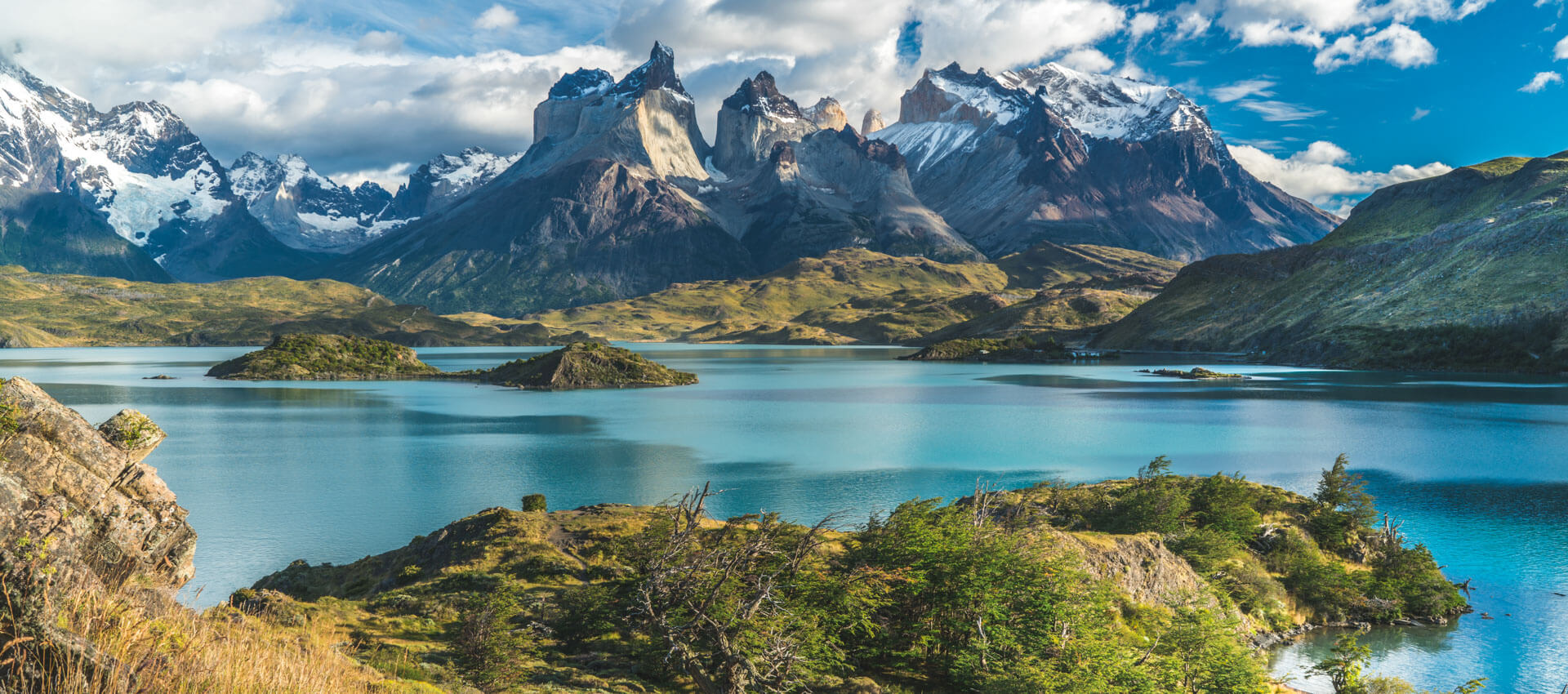Bergpanorama mit blauem See Torres del Paine Spanischkurs Aussprache verbessern