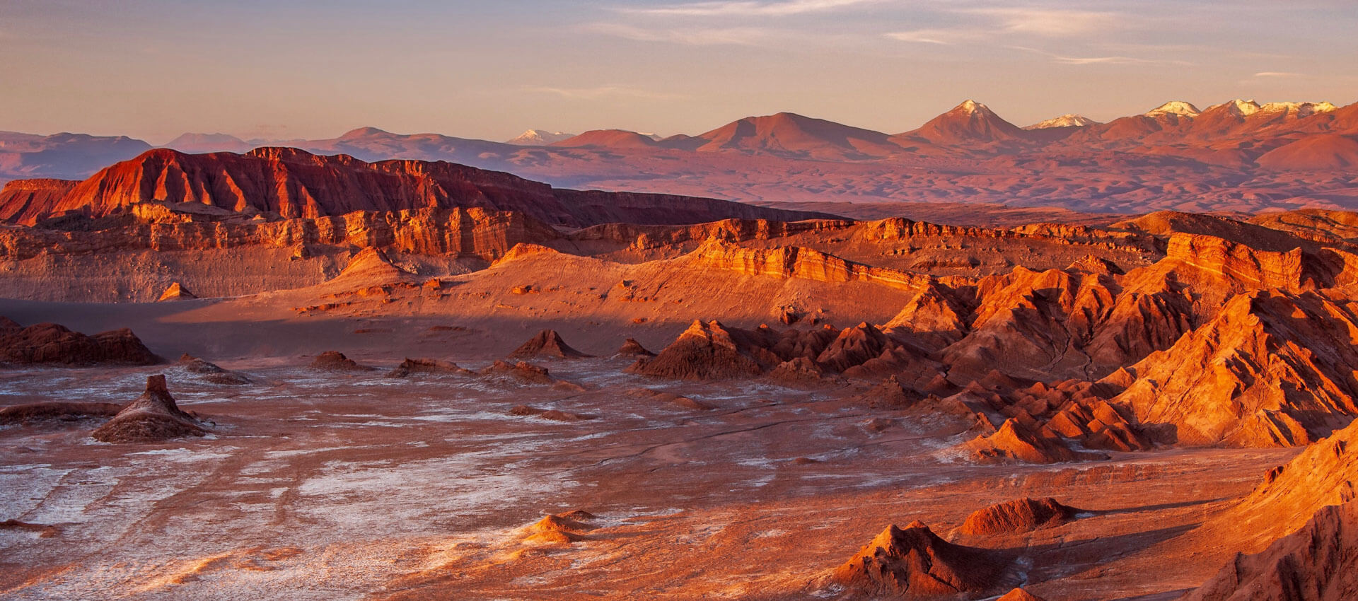Sonnenuntergang im Valle de la Luna, Atacama-Wüste in Chile.