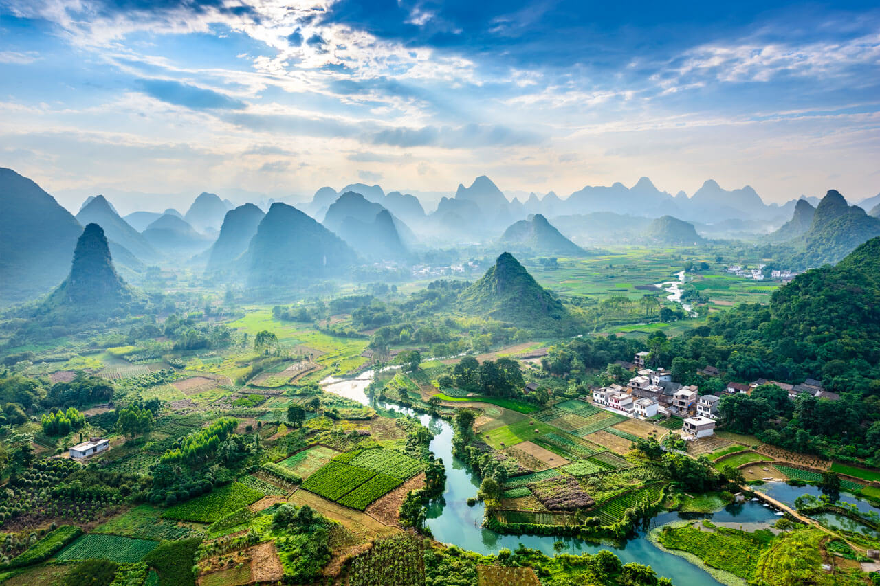 Karstlandschaft bei Guilin am Li-Fluss, Naturhighlight auf einer Sprachreise China