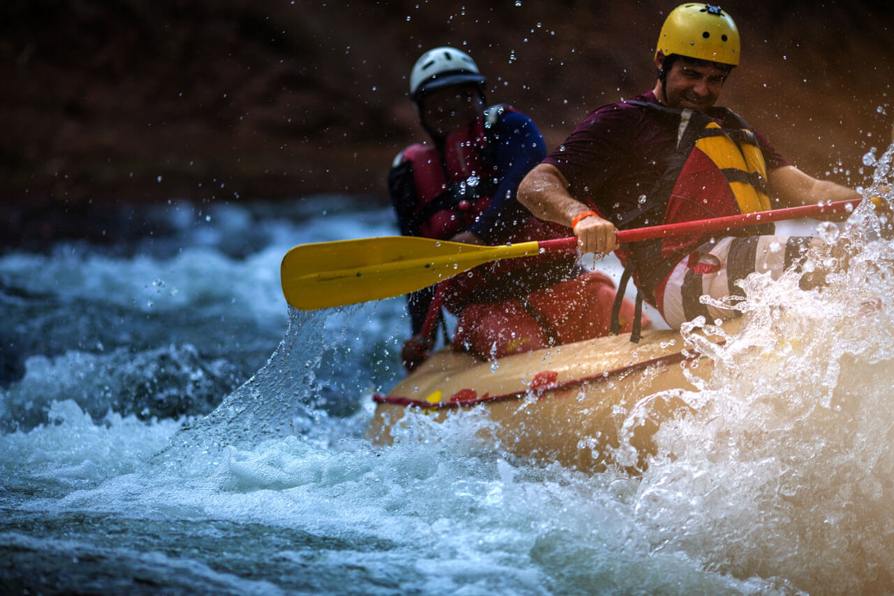 Abenteuerliches Rafting auf Wildwasser Grammatik trainieren im Kontext
