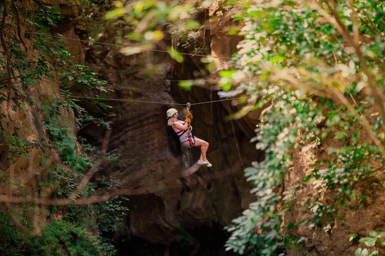 Zipline durch den Dschungel Aussprache verbessern beim Abenteuer