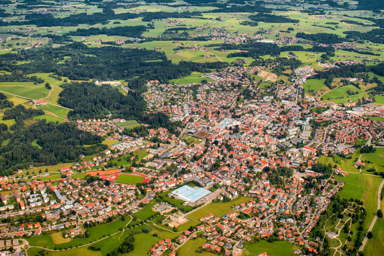 Luftaufnahme von Lindenberg im Allgäu als Ziel für eine Sprachreise Deutsch lernen