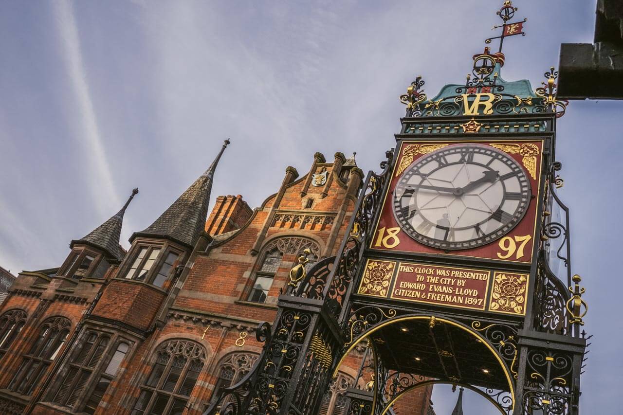 Eastgate Clock in Chester viktorianischer Uhrturm Aussprache üben beim Stadtspaziergang nach dem Sprachkurs