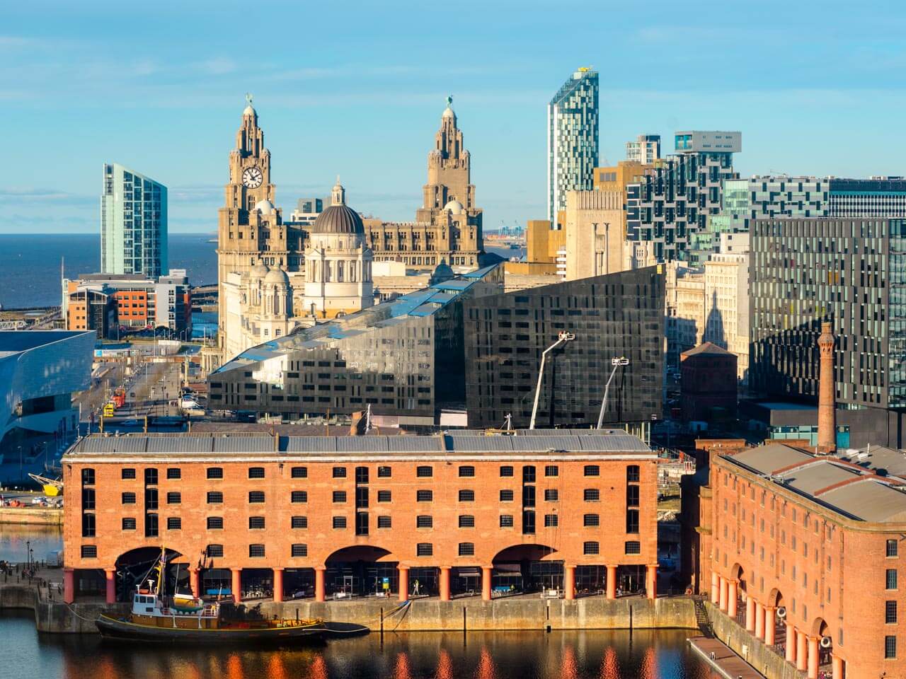Albert Dock und Skyline von Liverpool am Hafen Vokabeln anwenden auf der Sprachreise