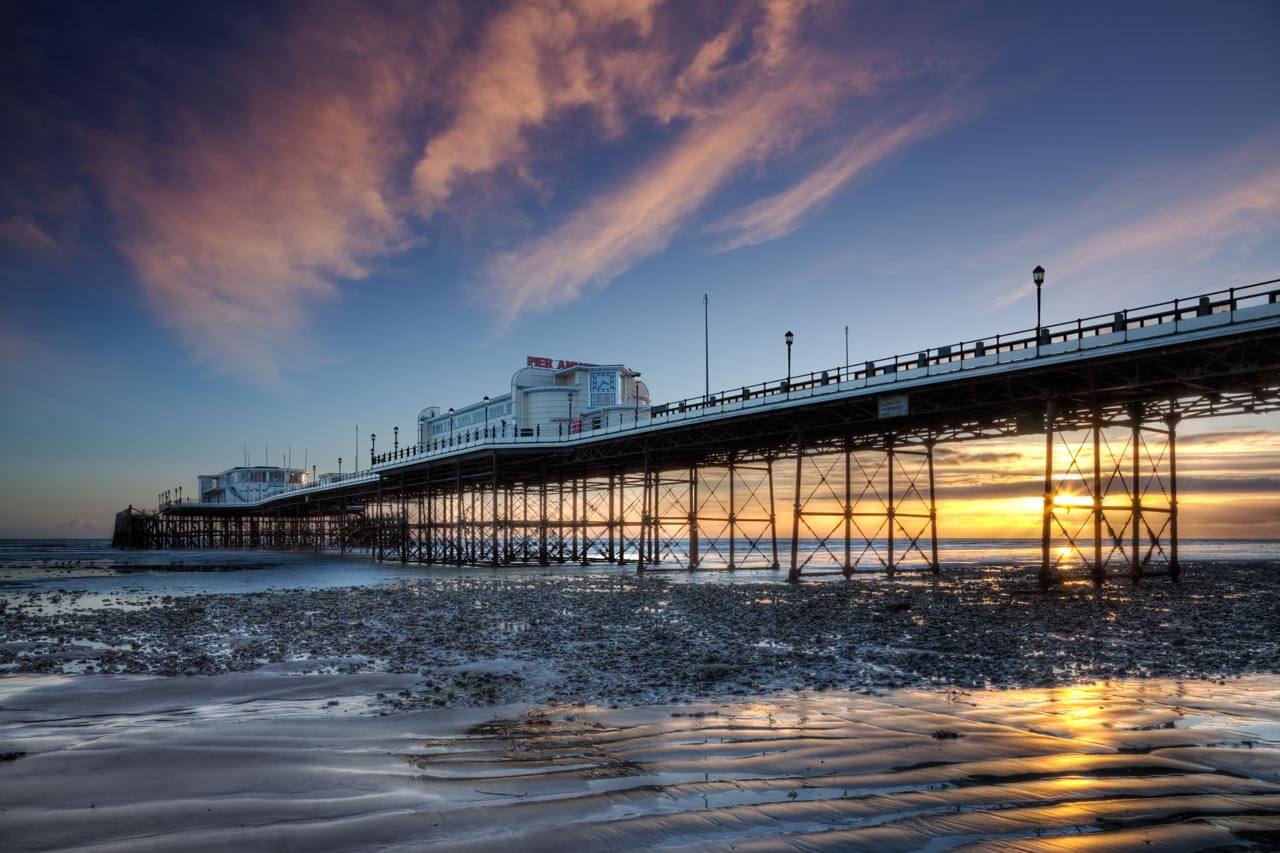 Worthing Pier im Sonnenuntergang Hörverstehen und Aussprache trainieren am Meer