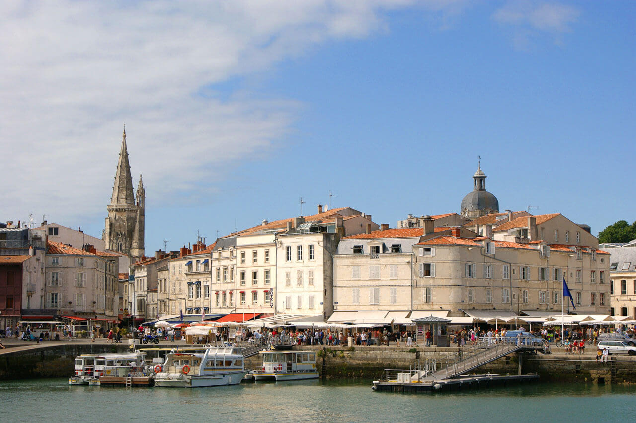 Altstadthäuser an der Hafenpromenade Grammatik üben im Sprachkurs