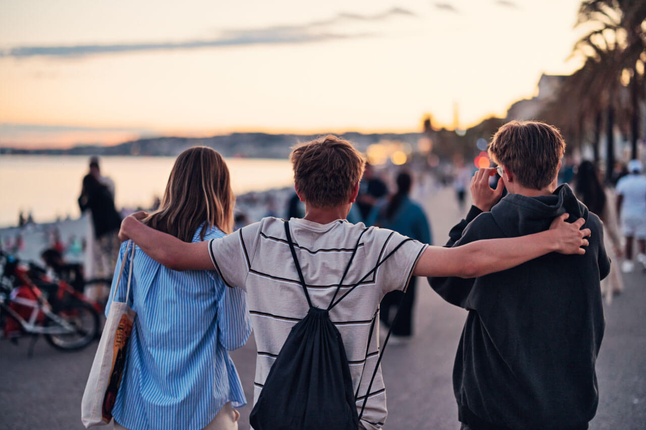 Sprachschüler an der Uferpromenade