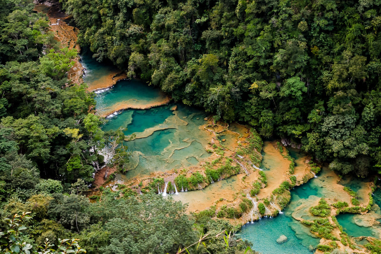 Türkise Stufenbecken von Semuc Champey Aussprache verbessern auf der Sprachreise