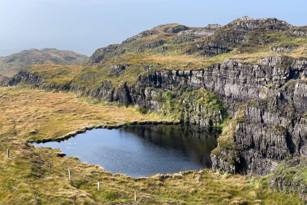 Bergsee am Mount Gabriel bei Schull in Moorlandschaft Aussprache verbessern im Englischkurs