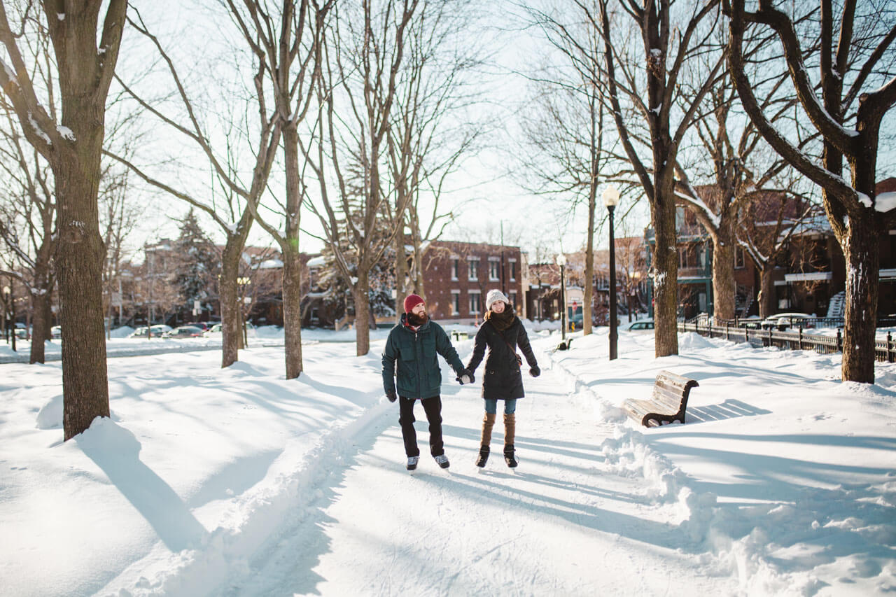 Eislaufen im Park bei Wintersonne, Hörverstehen trainieren und Französisch lernen im Ausland