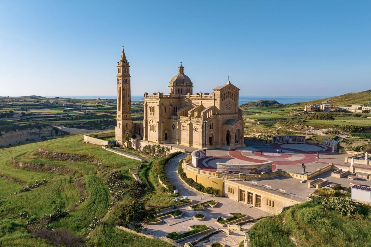 Basilika mit Blick aufs Meer idealer Lernort für Grammatik und Sprachreise Englisch auf Gozo
