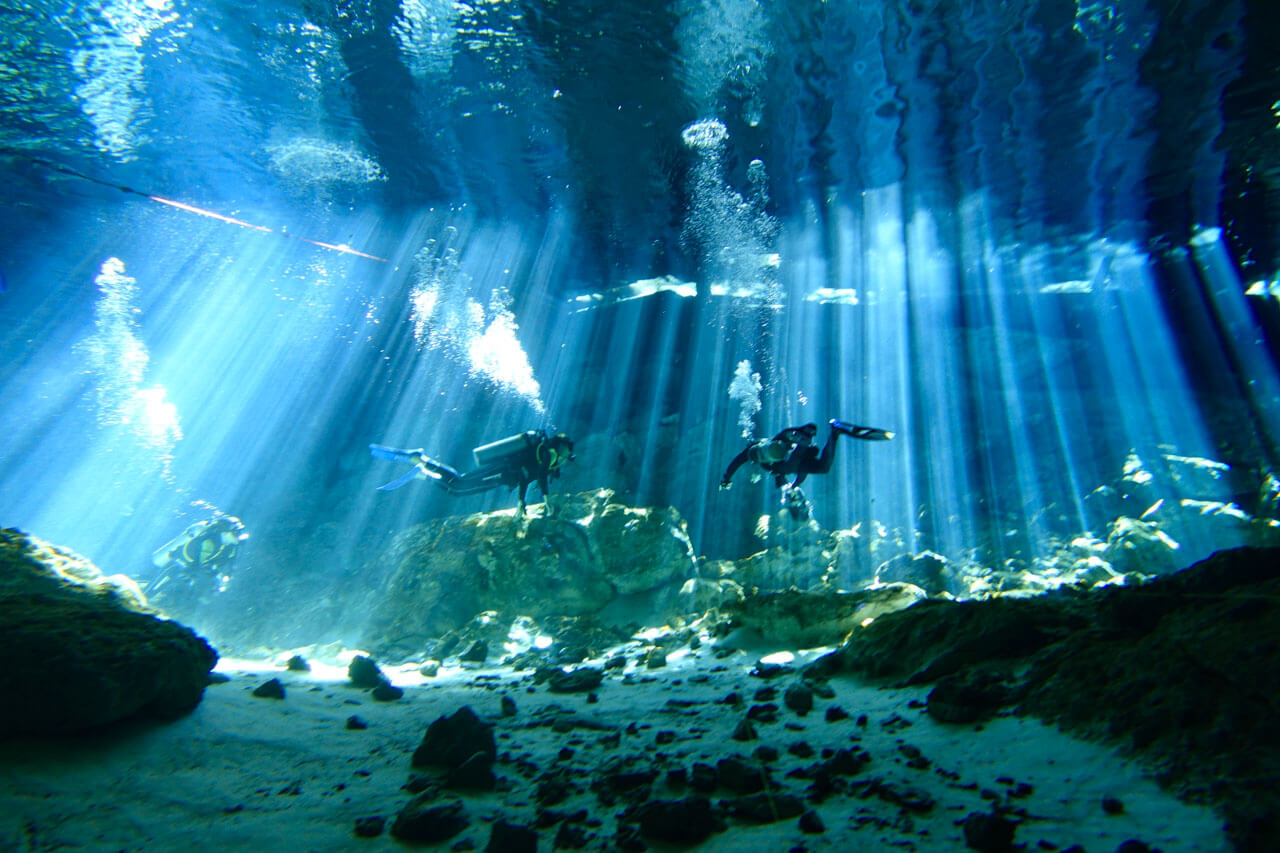 Taucher im klaren Wasser bei Playa del Carmen Sprachkurs Hörverstehen trainieren