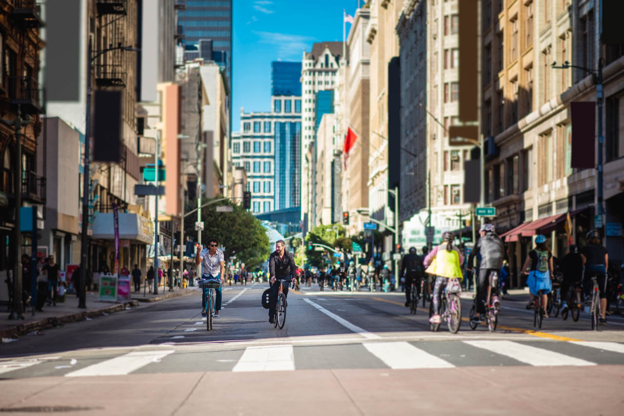 Fahrradtour durch Downtown, urbanes Flair. Sprachreise USA mit Unterricht vor Ort und Freizeit in der Stadt.