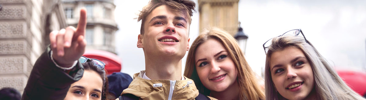 Sprachschüler diskutieren über den Weg in London