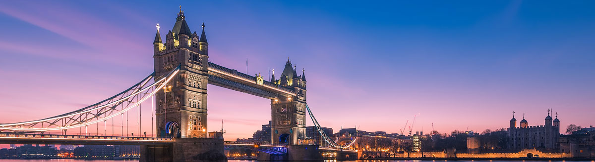 Tower Bridge in London bei Sonnenuntergang – eines der beliebtesten Ziele für Englisch-Sprachreisen nach England