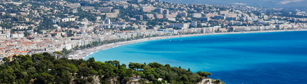 Panorama von Nizza an der Côte d’Azur, ideal für eine Sprachreise Französisch in Frankreich.