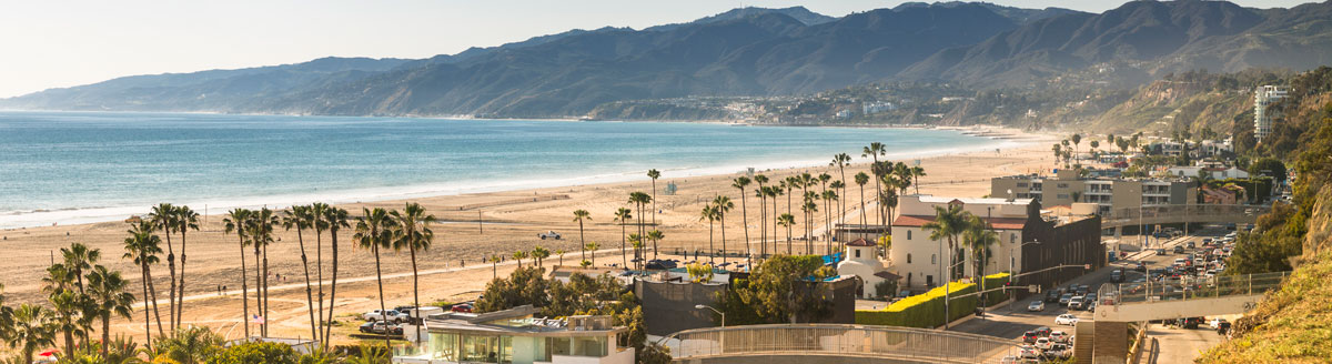 Kalifornische Küste mit Strand und Palmen – inspirierende Umgebung für Englisch-Sprachreisen an die US-Westküste
