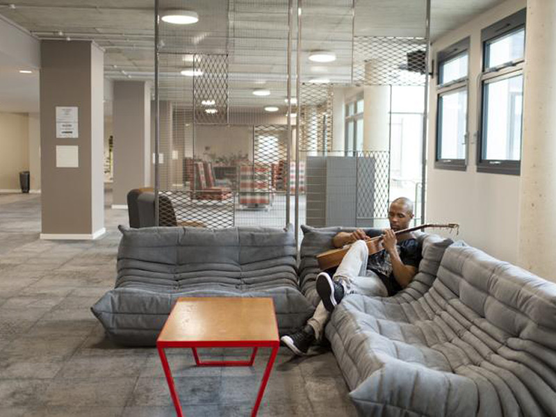 Lobby der Resdienz, Business English in London